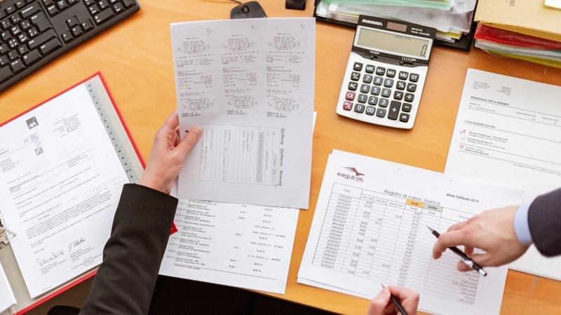 حسابدار مالی برای انجام امور حسابداری مالی به کمک و داده‌های واحدهای دیگر سازمان هم نیاز دارد