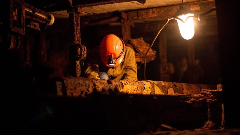 کار در معدن، یکی از سخت‌ترین و آسیب زننده‌ترین کارها در دنیاست
