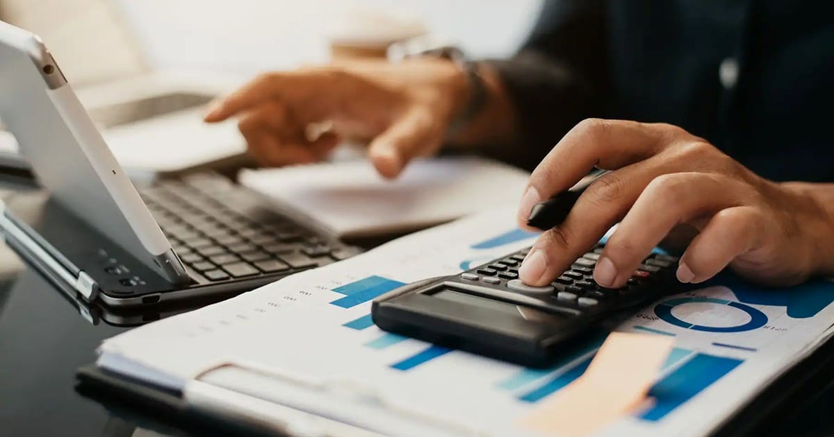 ارتباط اصل افشای کامل با استانداردهای بین‌المللی حسابداری (IFRS و GAAP)