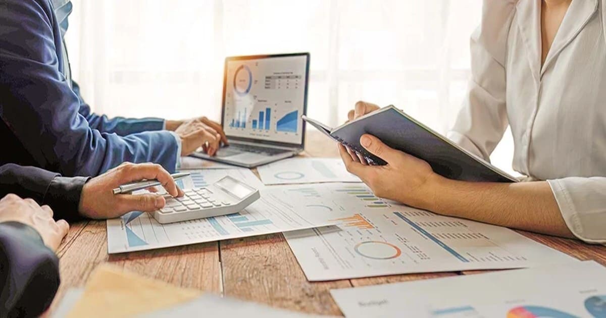 تاثیر تصمیمات FASB بر گزارشگری مالی شرکت‌ها